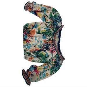 Three quarter inch sleeves crop top